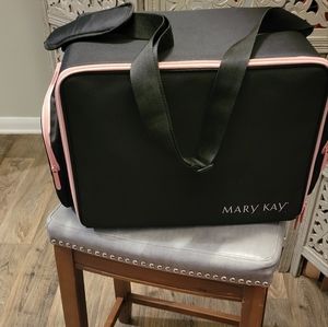 Mary Kay Cosmetic Shoulder bag. Has metal shelves inside for products